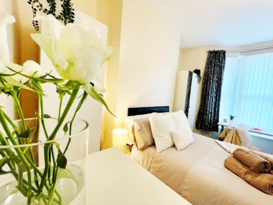 5 Bedroom, Sleeps 9 - Base To Explore Liverpool And Beyond Bagian luar foto