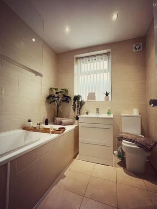 5 Bedroom, Sleeps 9 - Base To Explore Liverpool And Beyond Bagian luar foto