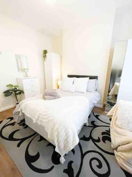 5 Bedroom, Sleeps 9 - Base To Explore Liverpool And Beyond Bagian luar foto