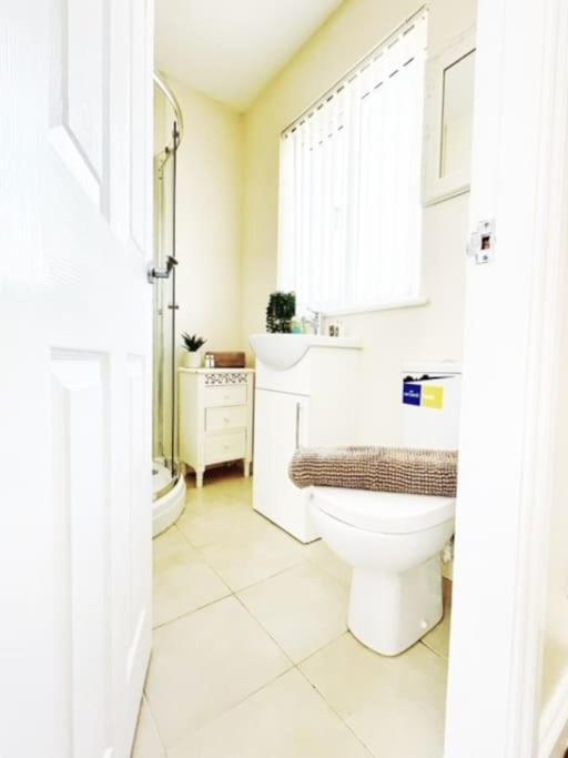 5 Bedroom, Sleeps 9 - Base To Explore Liverpool And Beyond Bagian luar foto