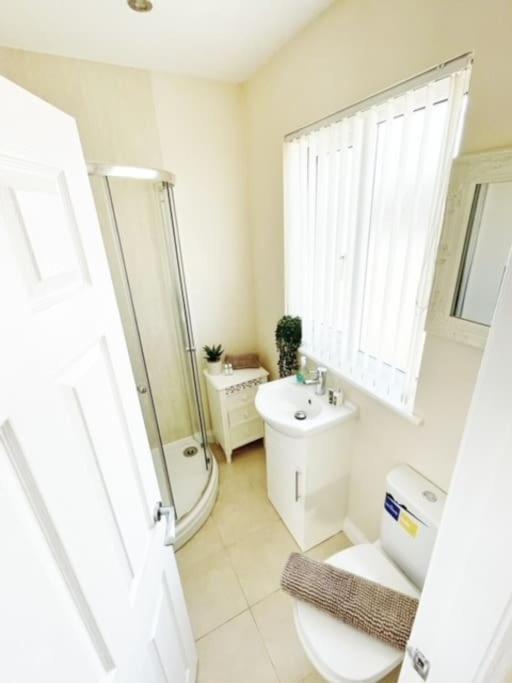 5 Bedroom, Sleeps 9 - Base To Explore Liverpool And Beyond Bagian luar foto