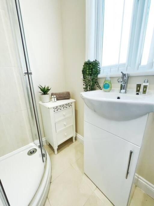 5 Bedroom, Sleeps 9 - Base To Explore Liverpool And Beyond Bagian luar foto