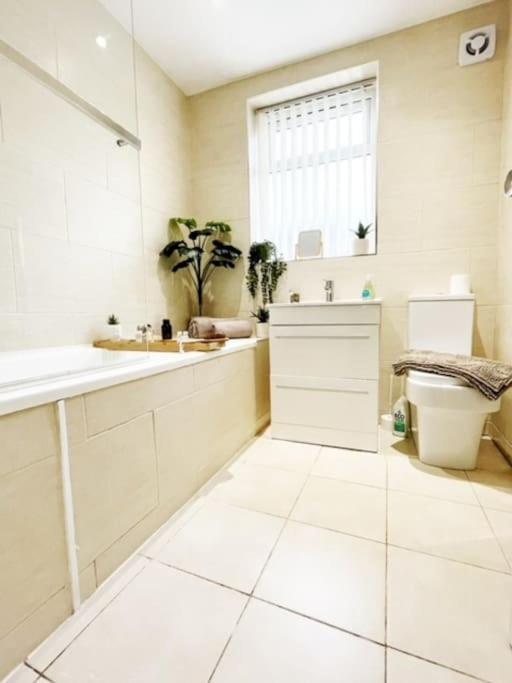 5 Bedroom, Sleeps 9 - Base To Explore Liverpool And Beyond Bagian luar foto
