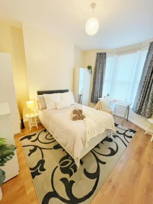 5 Bedroom, Sleeps 9 - Base To Explore Liverpool And Beyond Bagian luar foto