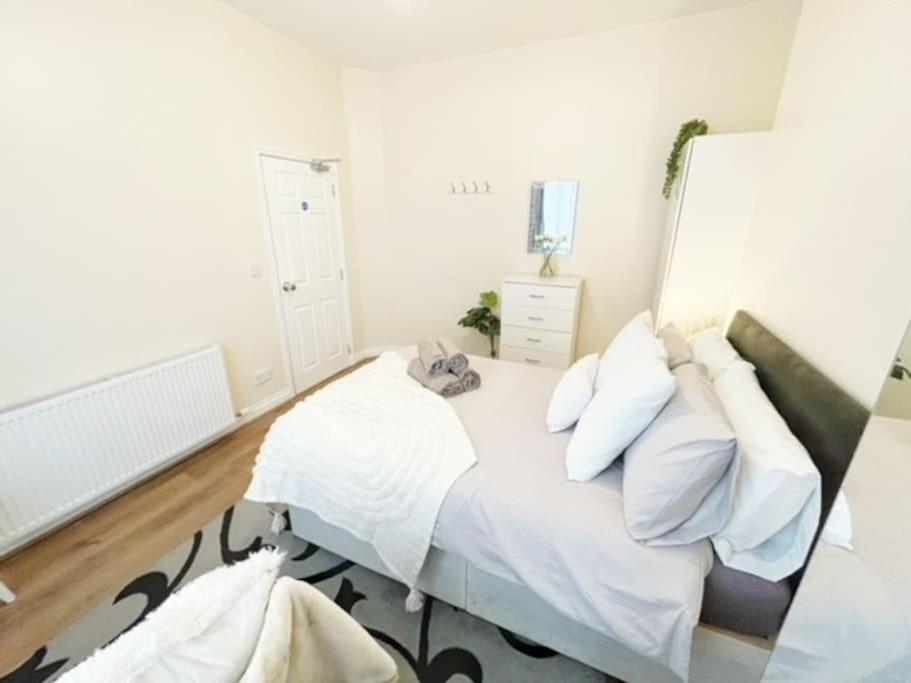 5 Bedroom, Sleeps 9 - Base To Explore Liverpool And Beyond Bagian luar foto