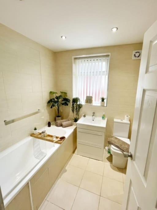 5 Bedroom, Sleeps 9 - Base To Explore Liverpool And Beyond Bagian luar foto