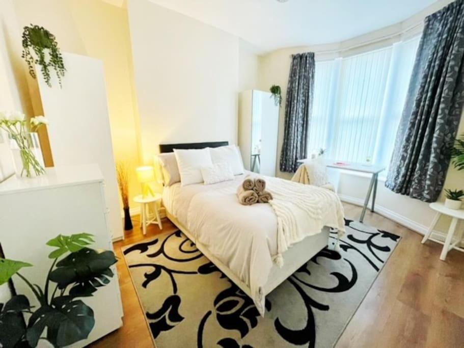 5 Bedroom, Sleeps 9 - Base To Explore Liverpool And Beyond Bagian luar foto