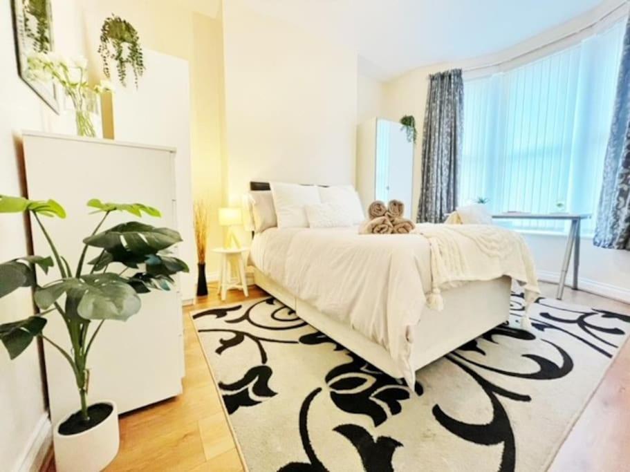 5 Bedroom, Sleeps 9 - Base To Explore Liverpool And Beyond Bagian luar foto