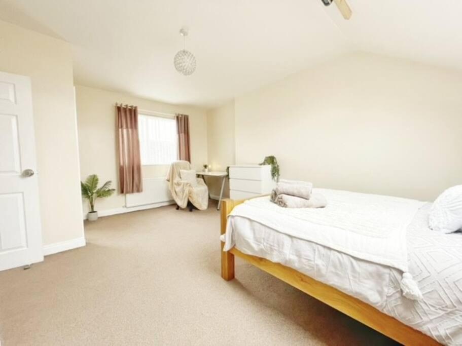 5 Bedroom, Sleeps 9 - Base To Explore Liverpool And Beyond Bagian luar foto
